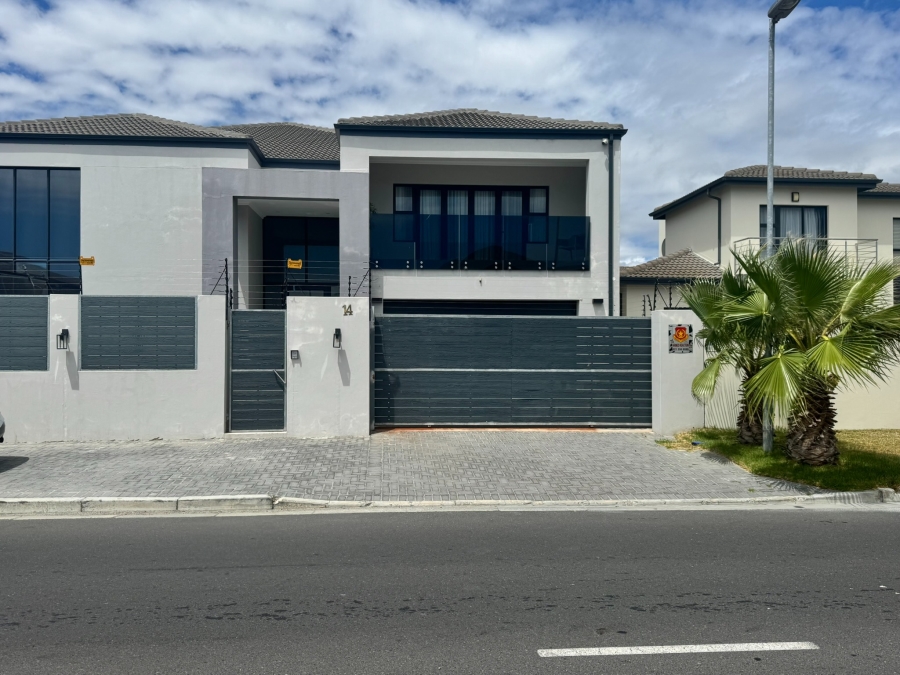 5 Bedroom Property for Sale in Parklands North Western Cape